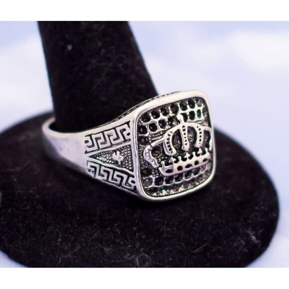 Vintage Gothic Crown Décor Ring - S13 - Picture 2 of 3